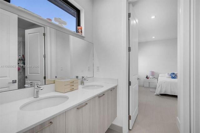 8019 NW 46th Ter, Doral, FL 33166