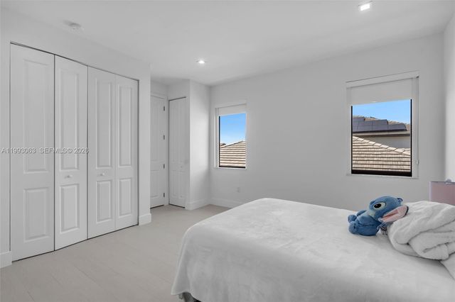 8019 NW 46th Ter, Doral, FL 33166