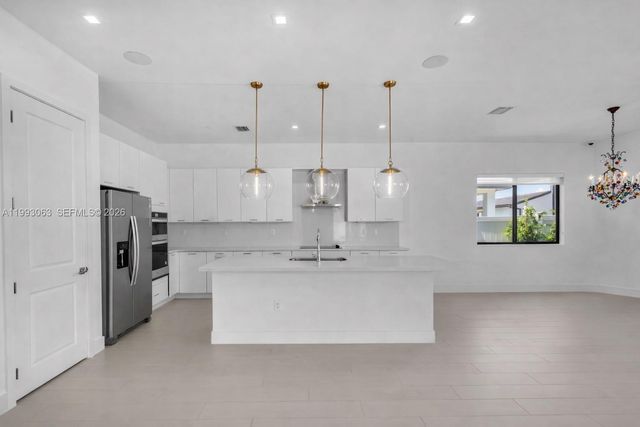 8019 NW 46th Ter, Doral, FL 33166