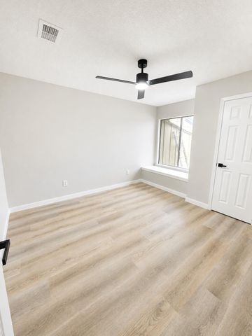 6106 W Airport Boulevard 18, Houston, TX 77035