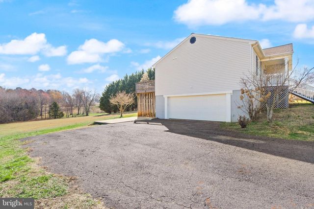 9315 STONEGATE LN, Rhoadesville, VA 22542