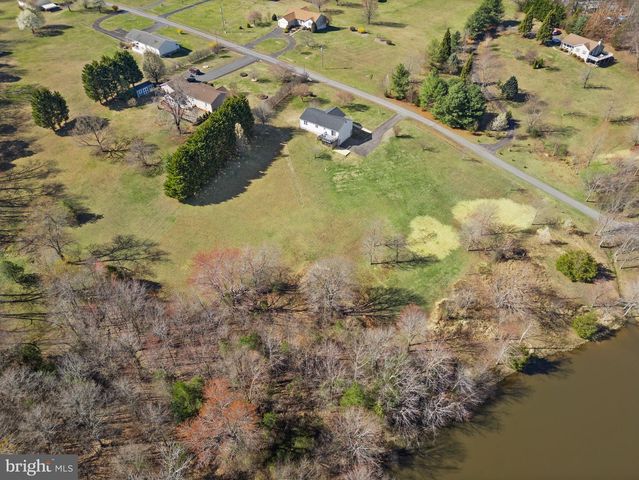 9315 STONEGATE LN, Rhoadesville, VA 22542