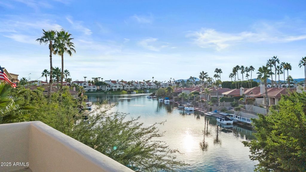 Image 10 of property listing at 10282 N 103RD Place, Scottsdale, AZ 85258