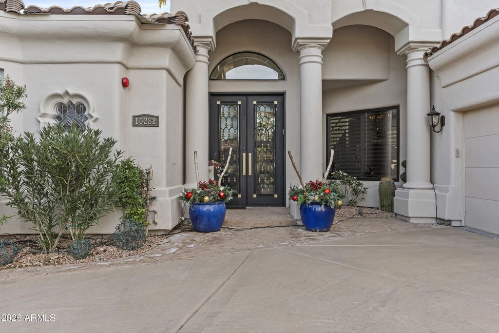 Image 13 of property listing at 10282 N 103RD Place, Scottsdale, AZ 85258