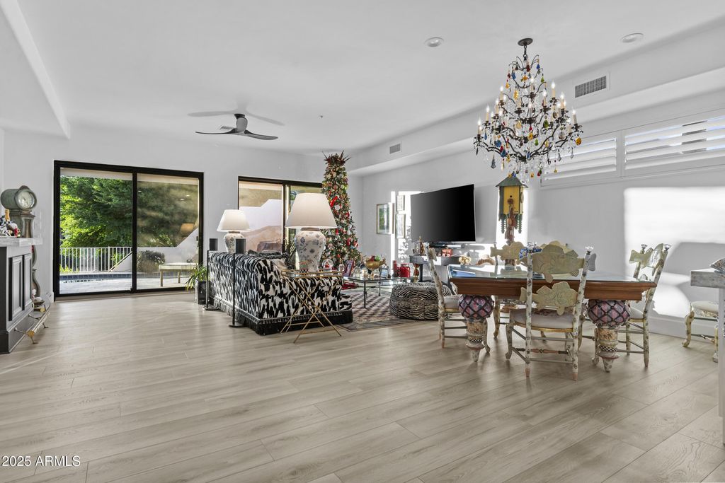 Image 14 of property listing at 10282 N 103RD Place, Scottsdale, AZ 85258