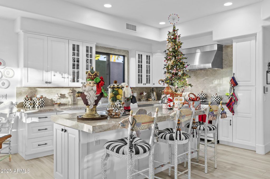 Image 18 of property listing at 10282 N 103RD Place, Scottsdale, AZ 85258