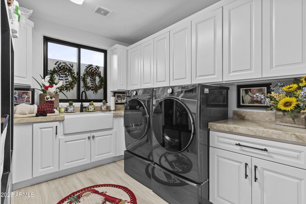 Image 19 of property listing at 10282 N 103RD Place, Scottsdale, AZ 85258