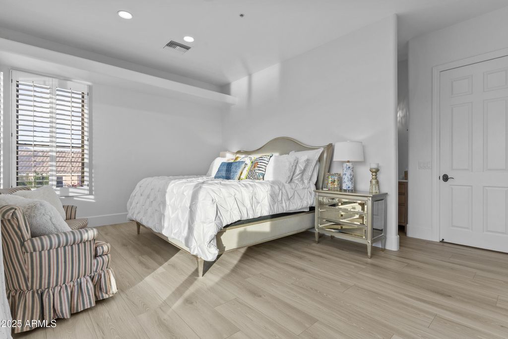 Image 38 of property listing at 10282 N 103RD Place, Scottsdale, AZ 85258