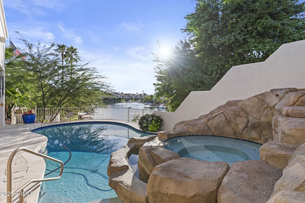 Image 4 of property listing at 10282 N 103RD Place, Scottsdale, AZ 85258