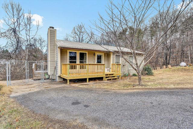 4064 CRAWFORD RD, Roanoke, VA 24018