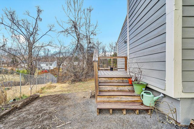 4064 CRAWFORD RD, Roanoke, VA 24018