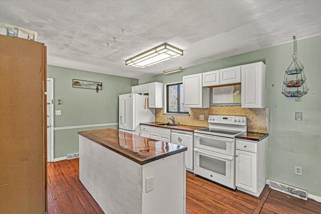 4064 CRAWFORD RD, Roanoke, VA 24018