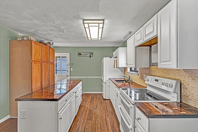 4064 CRAWFORD RD, Roanoke, VA 24018