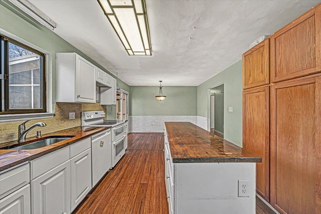 4064 CRAWFORD RD, Roanoke, VA 24018