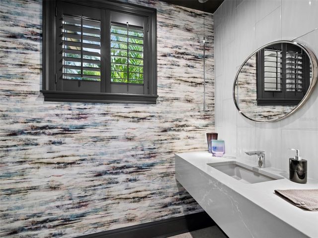 65 LIGHTHOUSE POINT DRIVE, Longboat Key, FL 34228