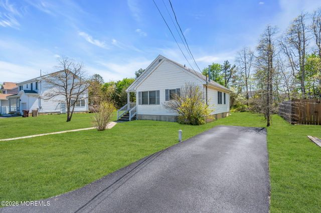26 1st Avenue, Toms River, NJ 08757