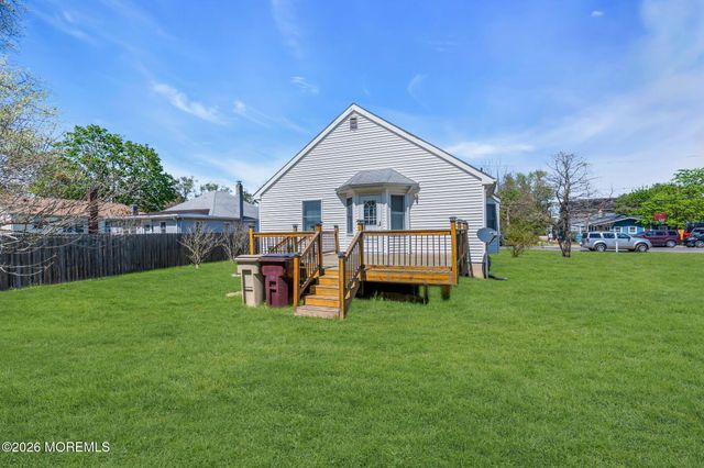 26 1st Avenue, Toms River, NJ 08757