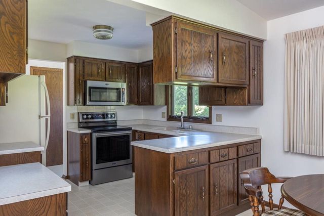 931 E SUNSET AVENUE, Appleton, WI 54911