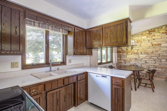 931 E SUNSET AVENUE, Appleton, WI 54911