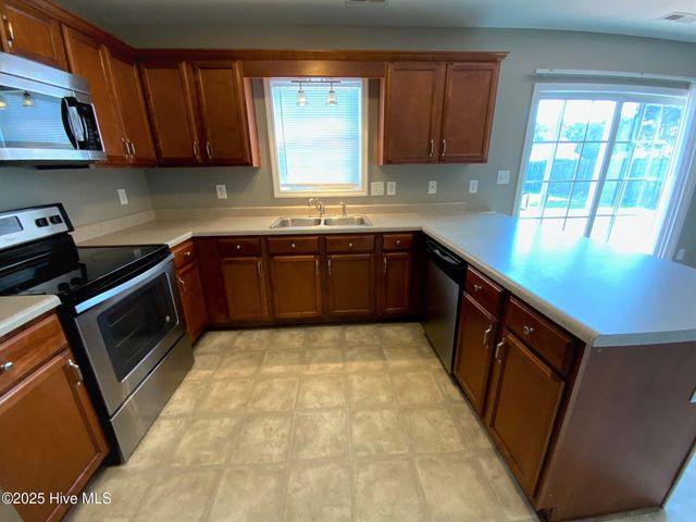 302 Mann Street, Hubert, NC 28539