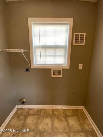 302 Mann Street, Hubert, NC 28539