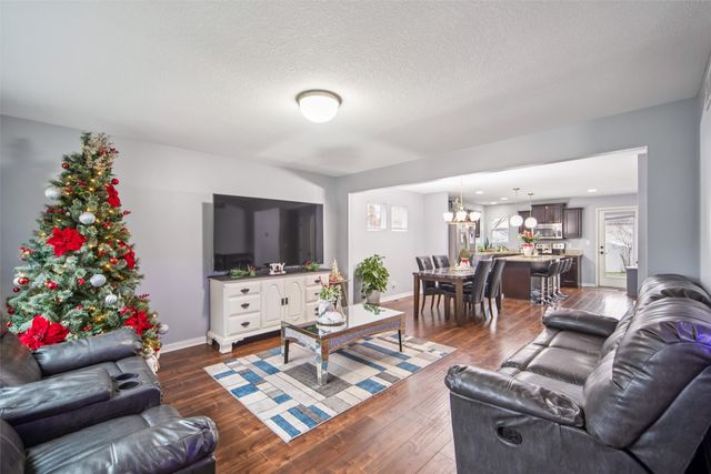 4851 E Ovid Avenue, Des Moines, IA 50317