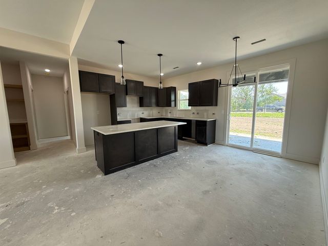 5400 N Toben Ct, Bel Aire, KS 67226