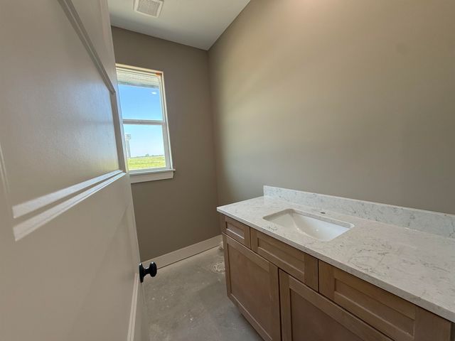 5400 N Toben Ct, Bel Aire, KS 67226