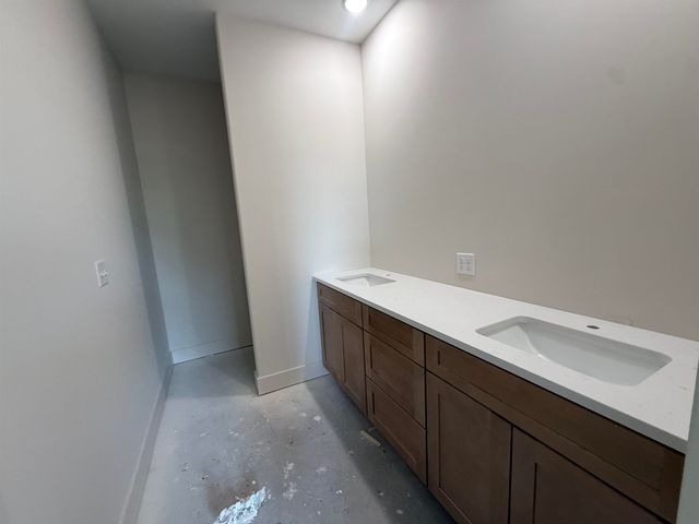 5400 N Toben Ct, Bel Aire, KS 67226
