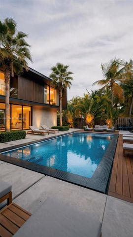 2740 NE 16th St, Pompano Beach, FL 33062