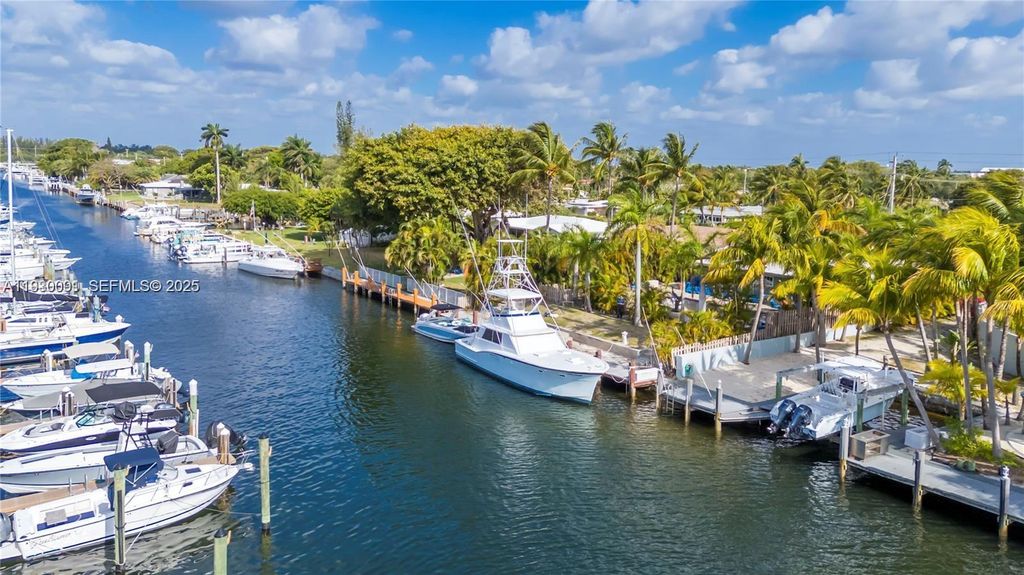 Image 2 of property listing at 2740 NE 16th St, Pompano Beach, FL 33062