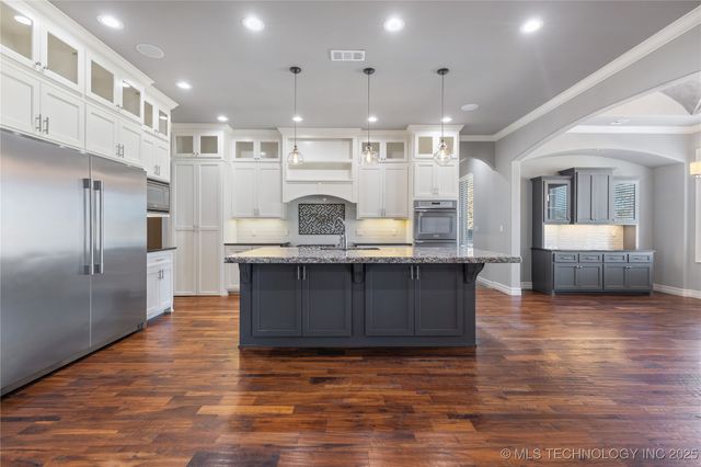 19063 E Twin Creeks Drive, Owasso, OK 74055