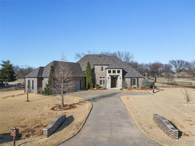 19063 E Twin Creeks Drive, Owasso, OK 74055