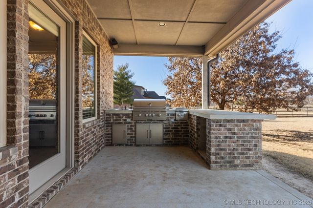 19063 E Twin Creeks Drive, Owasso, OK 74055