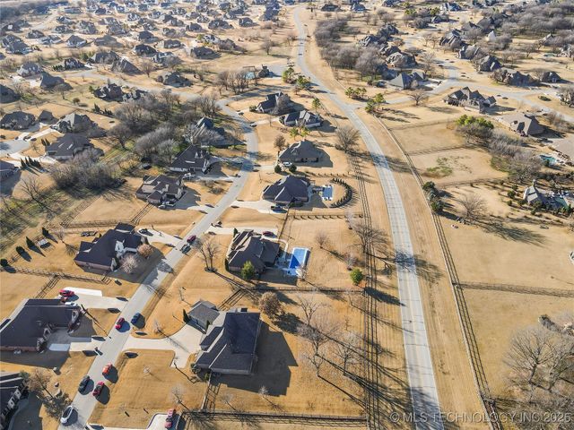 19063 E Twin Creeks Drive, Owasso, OK 74055