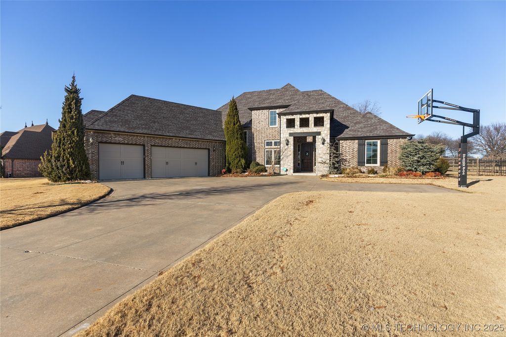 19063 E Twin Creeks Drive, Owasso, OK 74055