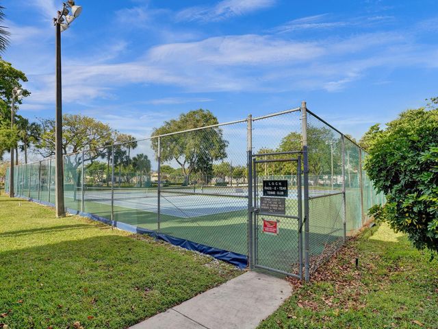 6080 N Sabal Palm Boulevard Unit 305, Tamarac, FL 33319