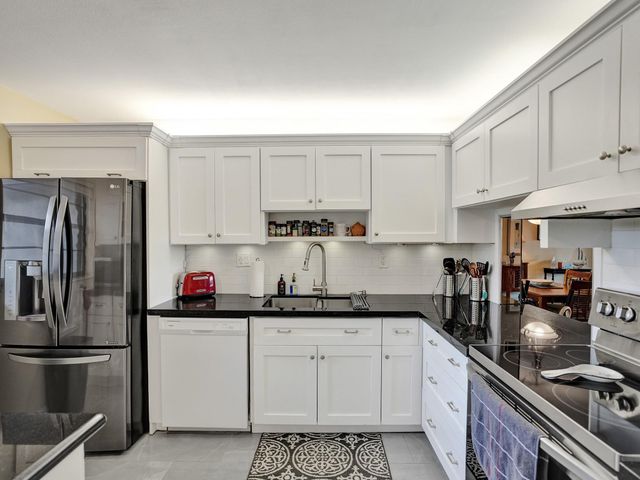 6080 N Sabal Palm Boulevard Unit 305, Tamarac, FL 33319