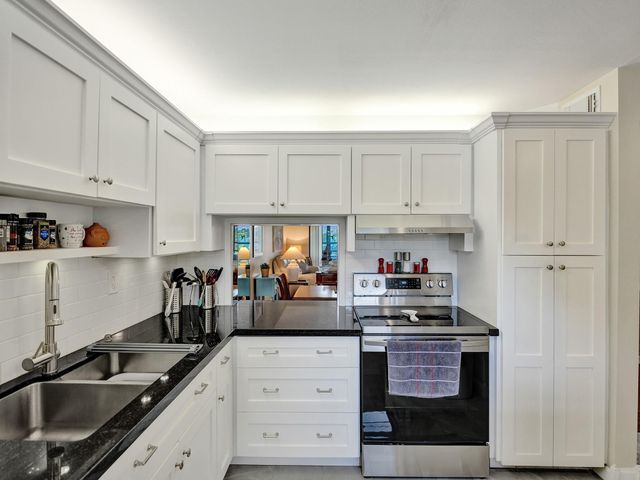 6080 N Sabal Palm Boulevard Unit 305, Tamarac, FL 33319