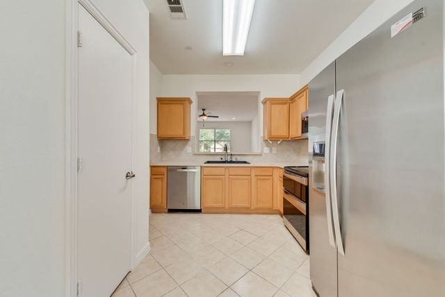 233 Heritage Hill Drive, Lewisville, TX 75067