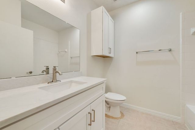 233 Heritage Hill Drive, Lewisville, TX 75067