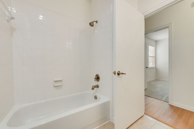 233 Heritage Hill Drive, Lewisville, TX 75067