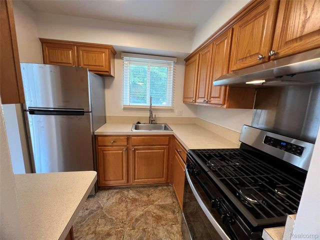 2638 Patrick Henry Court, Auburn Hills, MI 48326