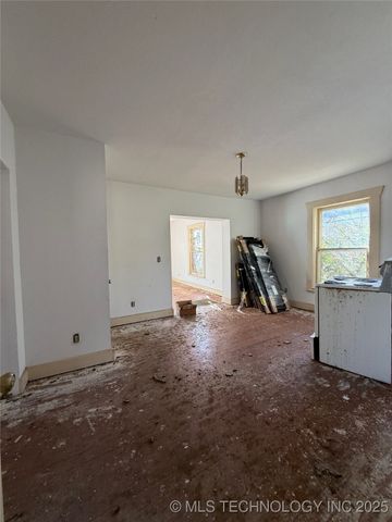 114 E Vinita, Sulphur, OK 73086