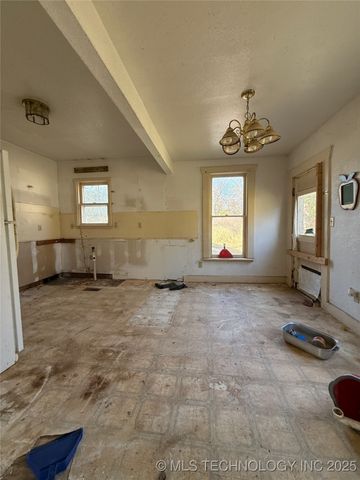 114 E Vinita, Sulphur, OK 73086