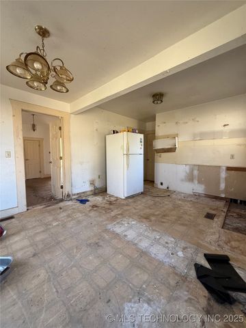 114 E Vinita, Sulphur, OK 73086