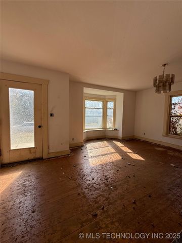 114 E Vinita, Sulphur, OK 73086