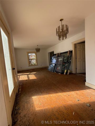 114 E Vinita, Sulphur, OK 73086