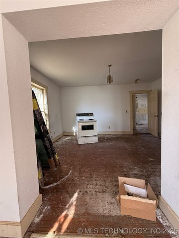 114 E Vinita, Sulphur, OK 73086