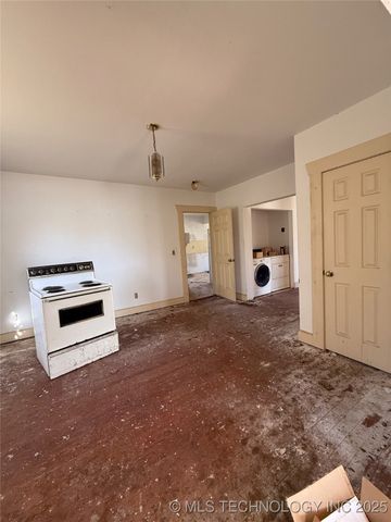 114 E Vinita, Sulphur, OK 73086